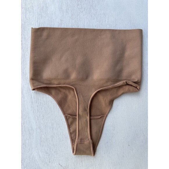 SKIMS Kim Kardashian Core Control Thong Brown Size S/M SH-THG-0108 NWOT - Picture 2 of 8